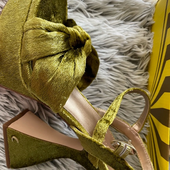 Circus by Sam Edelman Olive Velvet Heels - Picture 3 of 8